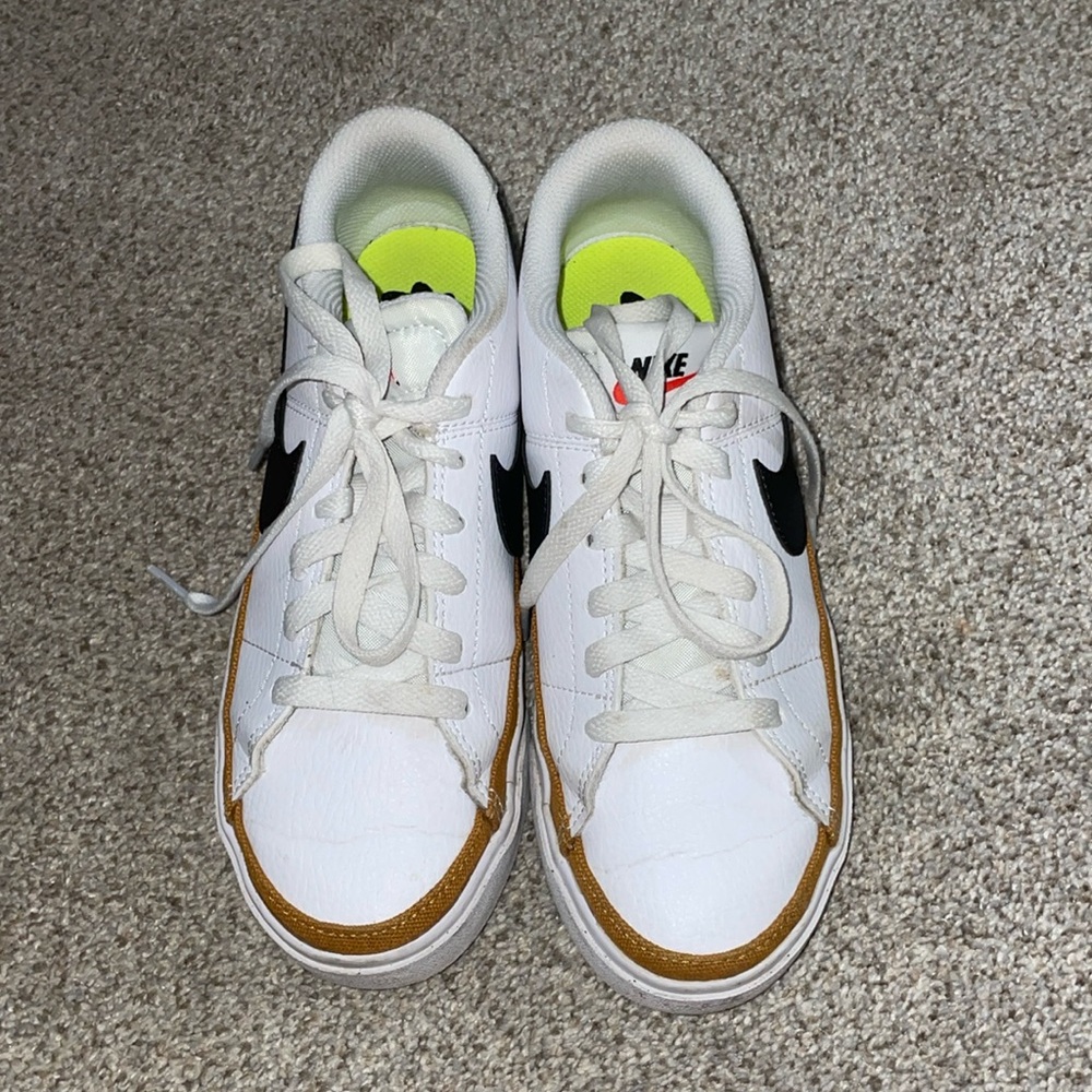 women’s nike shoes size 5.5